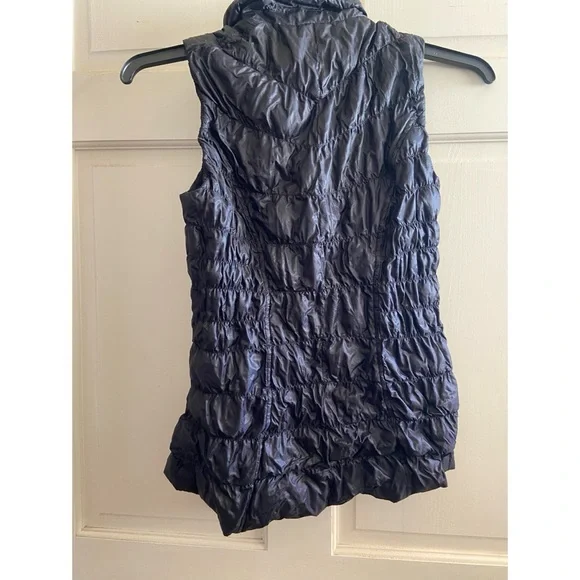 Athleta Puffer Vest - Picture 2 of 5